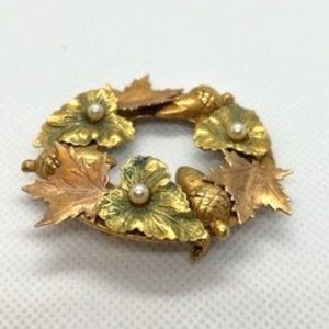 Vintage Pale copper tone metal autumn wreath pin with pearl accents